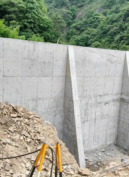 阳泉重力式挡土墙