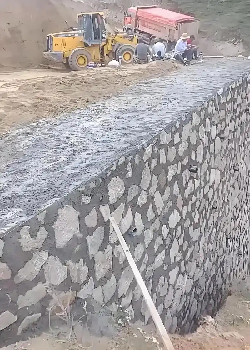 阳泉边坡加固